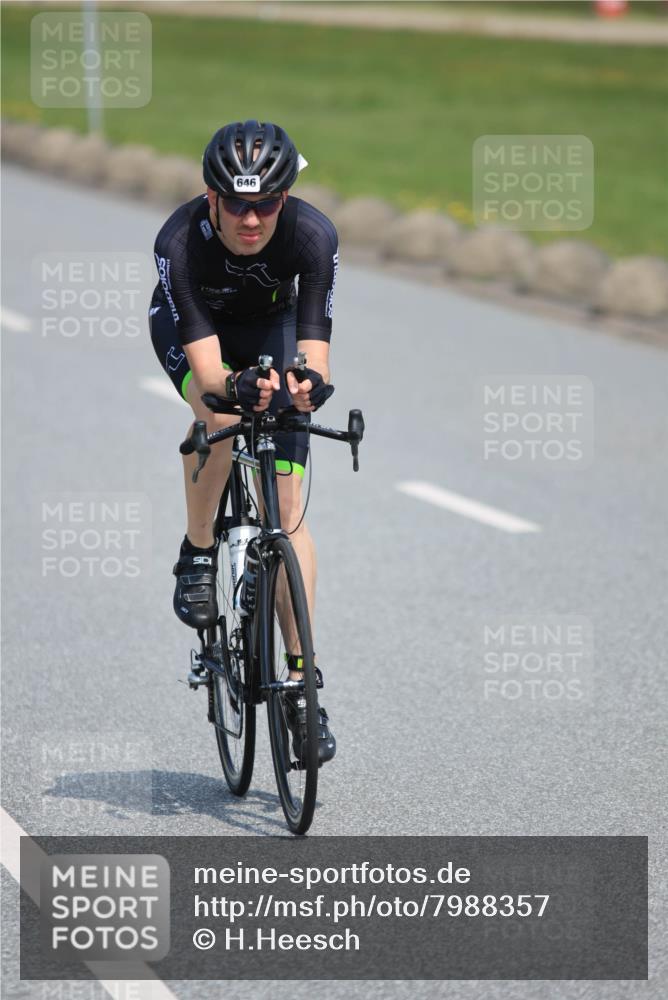 21.06.2025 - 27. Vierlanden-Triathlon H.Heesch http://msf.ph/oto/7988357 15.06.2025 11:41:54 Radfahren 646, 937 meine-sportfotos.de