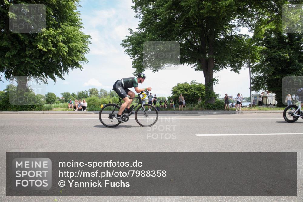15.06.2025 - 7 Türme Triathlon Yannick Fuchs http://msf.ph/oto/7988358 15.06.2025 12:54:14 Radfahren 332, 510, 570, 604, 613, 649, 1090 meine-sportfotos.de