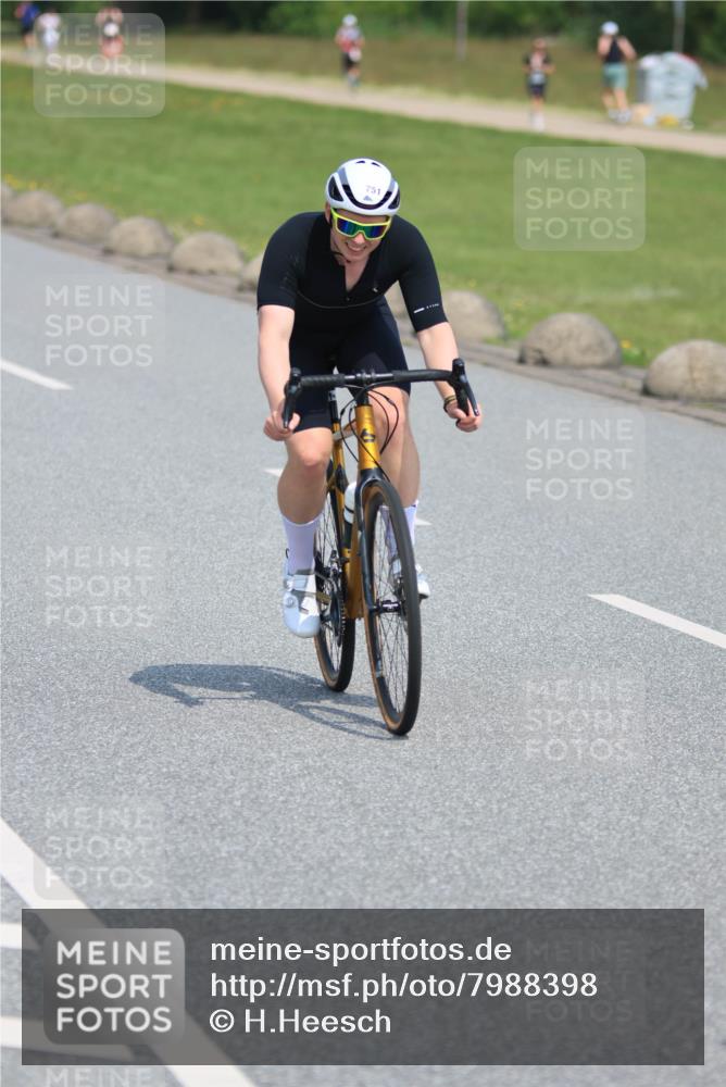 21.06.2025 - 27. Vierlanden-Triathlon H.Heesch http://msf.ph/oto/7988398 15.06.2025 11:42:29 Radfahren 48, 751, 762, 859 meine-sportfotos.de
