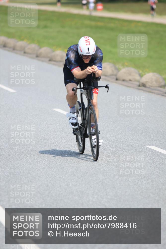 21.06.2025 - 27. Vierlanden-Triathlon H.Heesch http://msf.ph/oto/7988416 15.06.2025 11:42:32 Radfahren 751, 762, 859 meine-sportfotos.de
