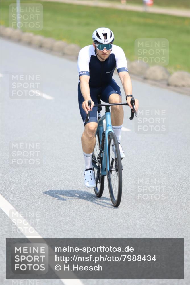 21.06.2025 - 27. Vierlanden-Triathlon H.Heesch http://msf.ph/oto/7988434 15.06.2025 11:42:33 Radfahren 762, 859 meine-sportfotos.de