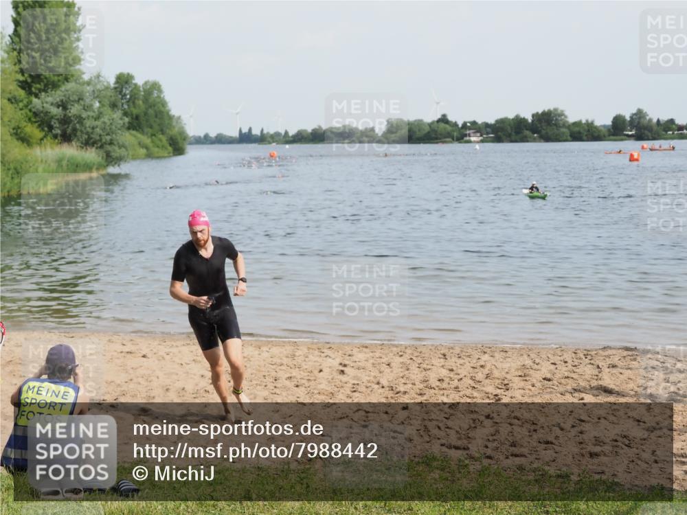 21.06.2025 - 27. Vierlanden-Triathlon MichiJ http://msf.ph/oto/7988442 15.06.2026 09:52:00 Schwimmen 282, 288, 292 meine-sportfotos.de