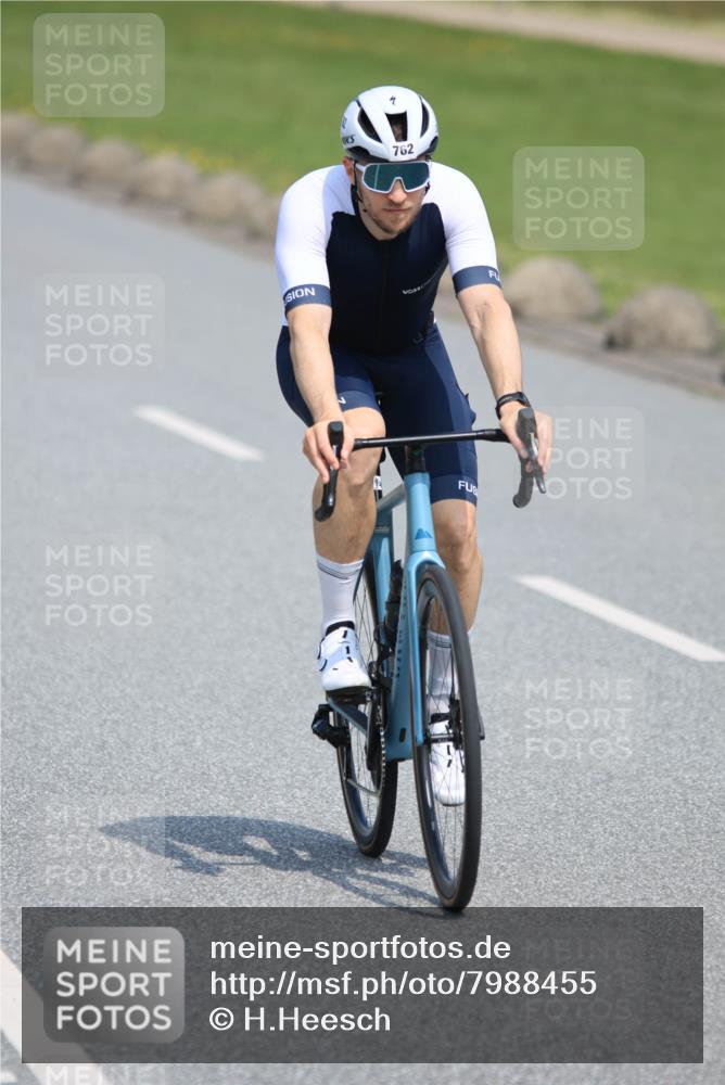 21.06.2025 - 27. Vierlanden-Triathlon H.Heesch http://msf.ph/oto/7988455 15.06.2025 11:42:33 Radfahren 762, 859 meine-sportfotos.de