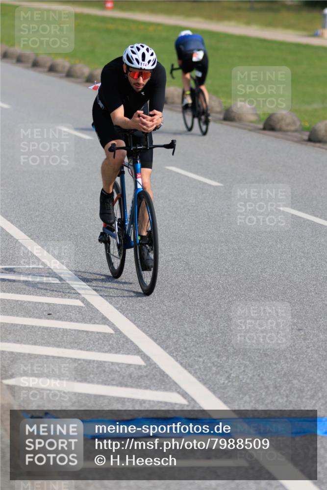 15.06.2025 - 27. Vierlanden-Triathlon H.Heesch http://msf.ph/oto/7988509 15.06.2025 09:25:06 Radfahren 114, 135 meine-sportfotos.de