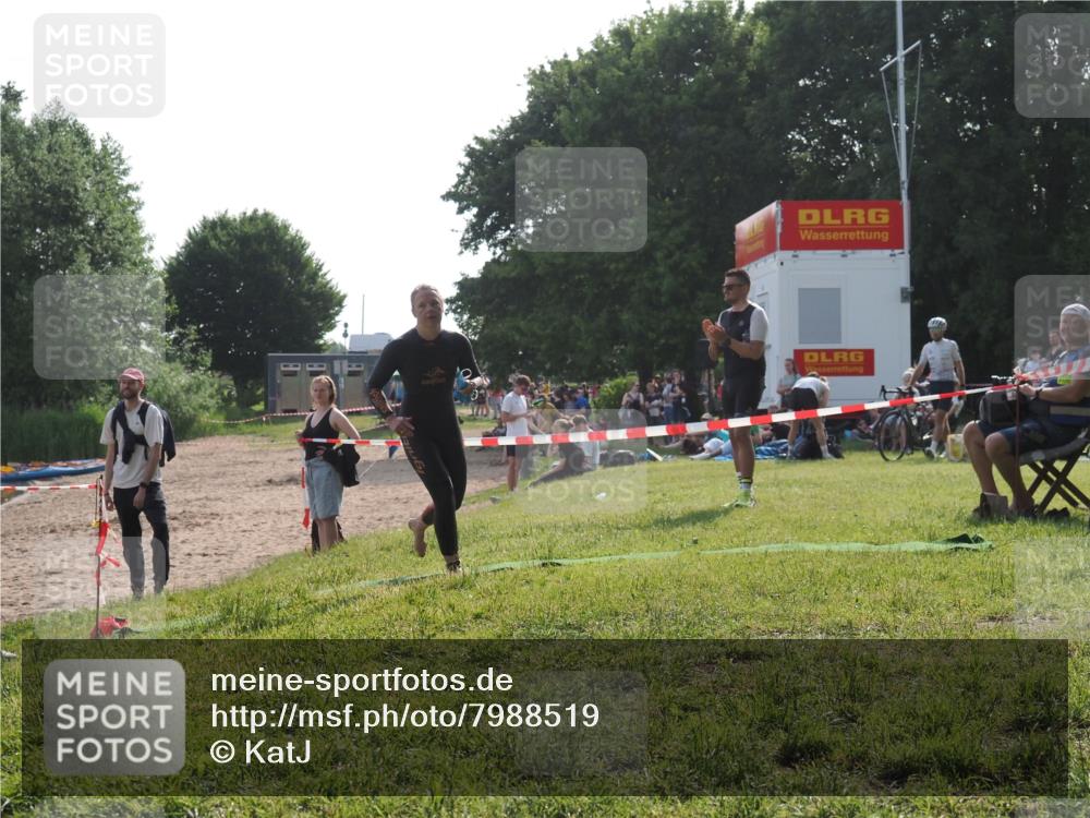 15.06.2025 - 27. Vierlanden-Triathlon KatJ http://msf.ph/oto/7988519 15.06.2025 09:05:24 Schwimmen 209, 221, 222 meine-sportfotos.de