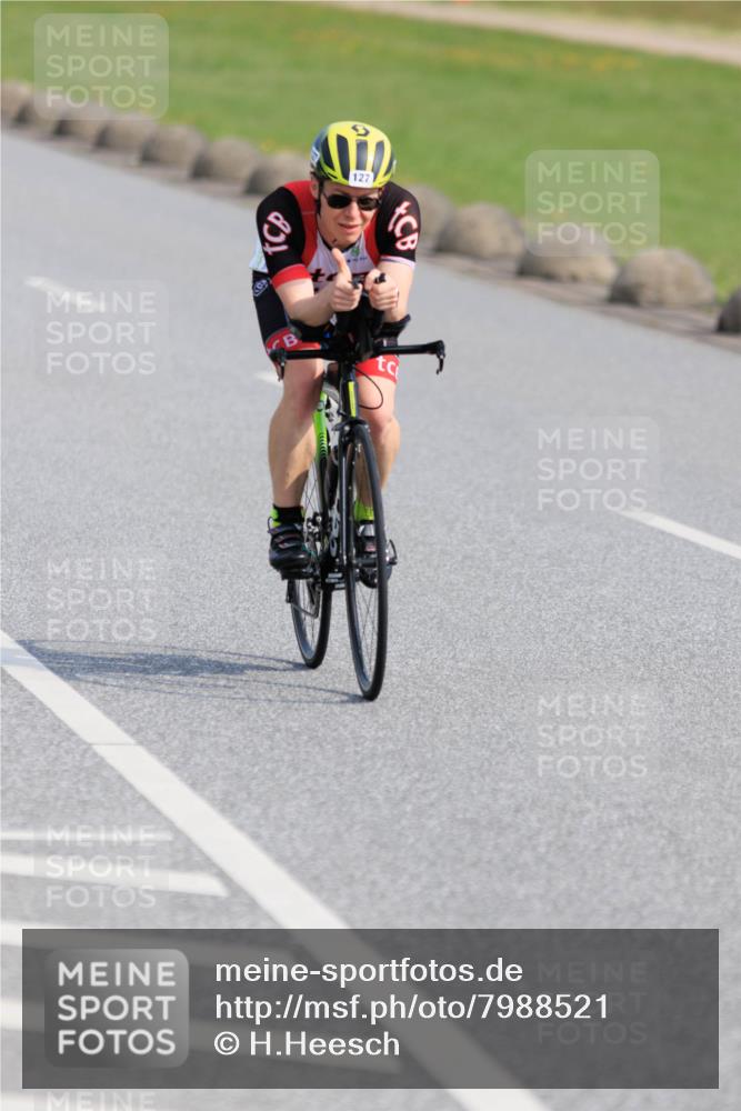 15.06.2025 - 27. Vierlanden-Triathlon H.Heesch http://msf.ph/oto/7988521 15.06.2025 09:25:23 Radfahren 13, 99, 122, 127, 128, 132, 148 meine-sportfotos.de