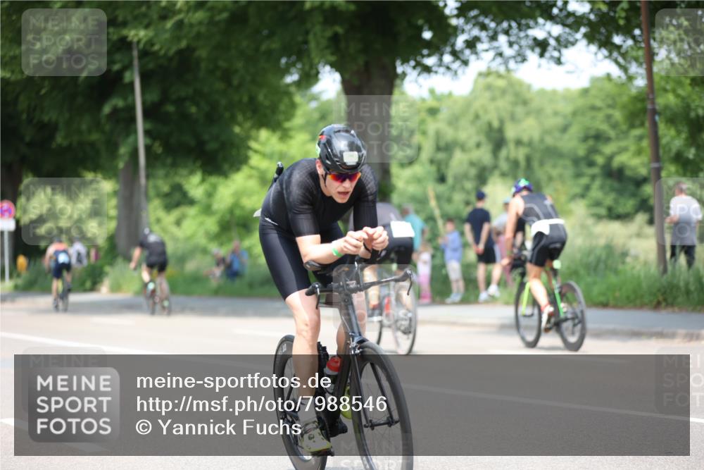15.06.2025 - 7 Türme Triathlon Yannick Fuchs http://msf.ph/oto/7988546 15.06.2025 13:00:30 Radfahren 200, 402, 461, 577, 879, 945, 963, 1166 meine-sportfotos.de