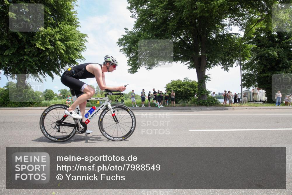 15.06.2025 - 7 Türme Triathlon Yannick Fuchs http://msf.ph/oto/7988549 15.06.2025 12:56:11 Radfahren 284, 454, 538, 635 meine-sportfotos.de