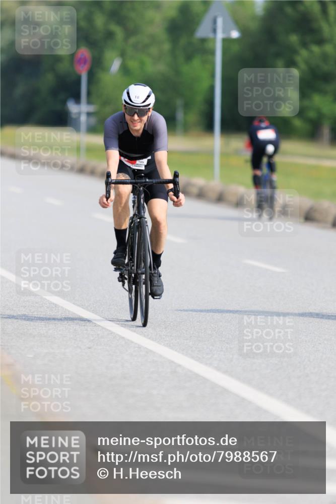 15.06.2025 - 27. Vierlanden-Triathlon H.Heesch http://msf.ph/oto/7988567 15.06.2025 09:25:49 Radfahren 18, 106, 137, 193, 215 meine-sportfotos.de