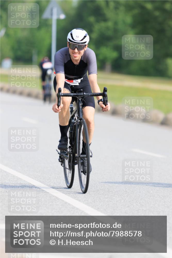 15.06.2025 - 27. Vierlanden-Triathlon H.Heesch http://msf.ph/oto/7988578 15.06.2025 09:25:49 Radfahren 18, 106, 137, 193, 215 meine-sportfotos.de