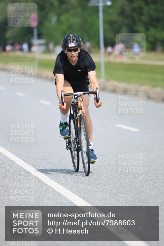 21.06.2025 - 27. Vierlanden-Triathlon H.Heesch http://msf.ph/oto/7988603 15.06.2025 11:43:21 Radfahren 637, 727, 741, 747, 810 meine-sportfotos.de