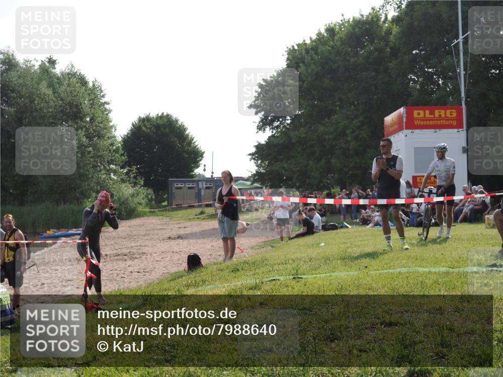 15.06.2025 - 27. Vierlanden-Triathlon KatJ http://msf.ph/oto/7988640 15.06.2025 09:06:13 Schwimmen 216 meine-sportfotos.de