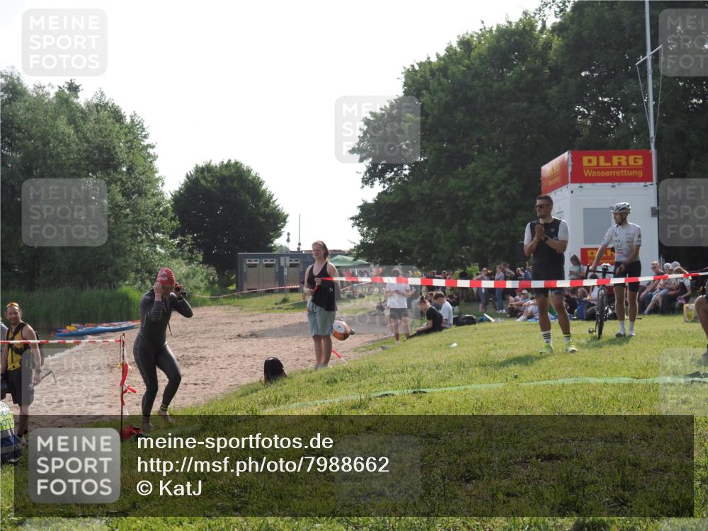15.06.2025 - 27. Vierlanden-Triathlon KatJ http://msf.ph/oto/7988662 15.06.2025 09:06:13 Schwimmen 216 meine-sportfotos.de