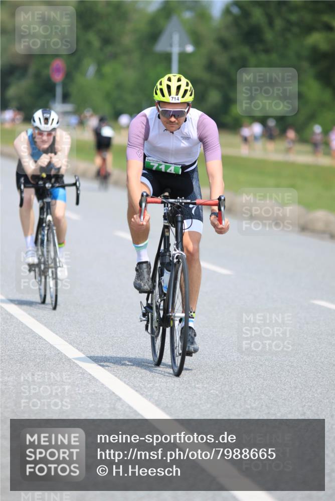 21.06.2025 - 27. Vierlanden-Triathlon H.Heesch http://msf.ph/oto/7988665 15.06.2025 11:43:36 Radfahren 210, 714, 731, 738, 855 meine-sportfotos.de