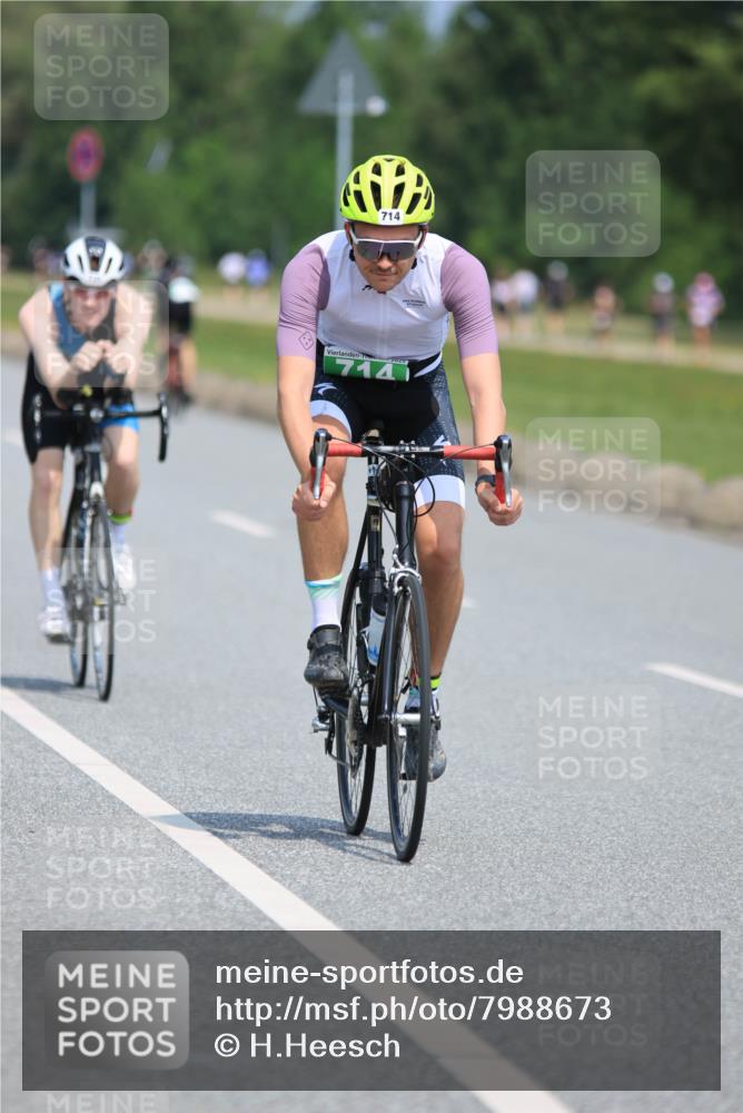 21.06.2025 - 27. Vierlanden-Triathlon H.Heesch http://msf.ph/oto/7988673 15.06.2025 11:43:36 Radfahren 210, 714, 731, 738, 855 meine-sportfotos.de