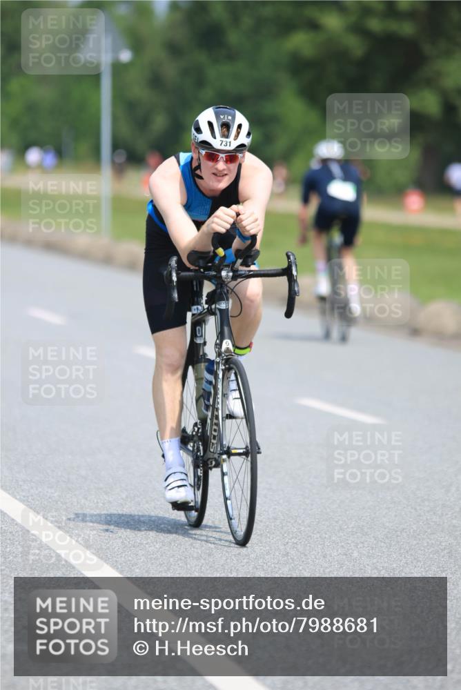21.06.2025 - 27. Vierlanden-Triathlon H.Heesch http://msf.ph/oto/7988681 15.06.2025 11:43:37 Radfahren 210, 714, 731, 738, 855 meine-sportfotos.de