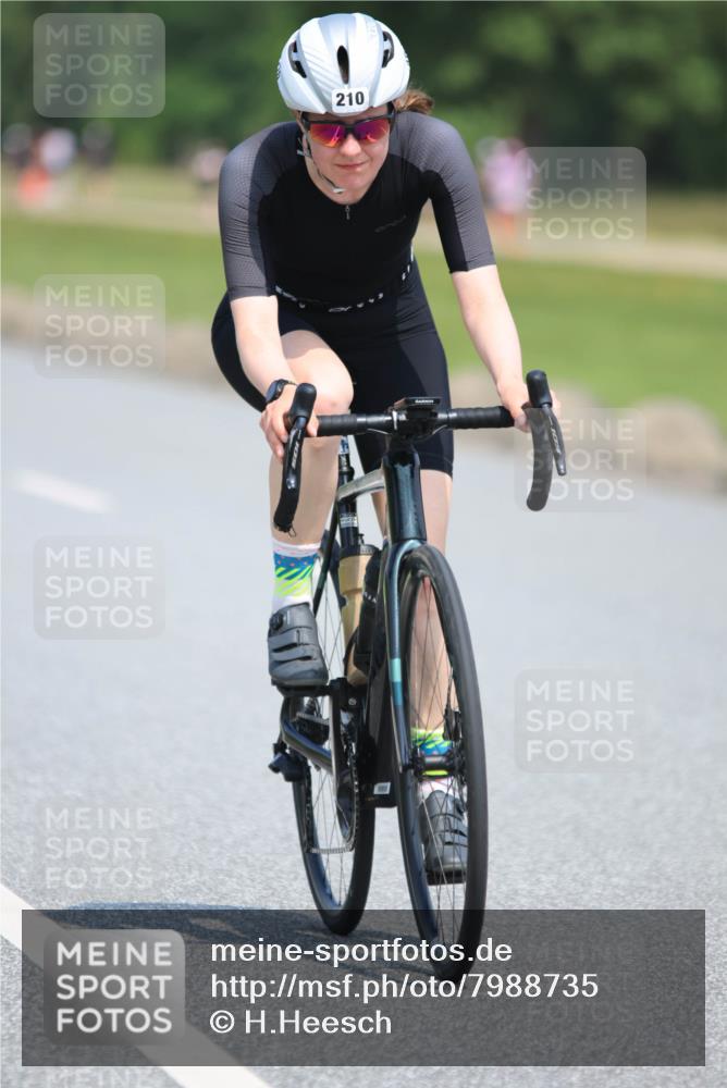 21.06.2025 - 27. Vierlanden-Triathlon H.Heesch http://msf.ph/oto/7988735 15.06.2025 11:43:43 Radfahren 58, 210, 738, 769 meine-sportfotos.de