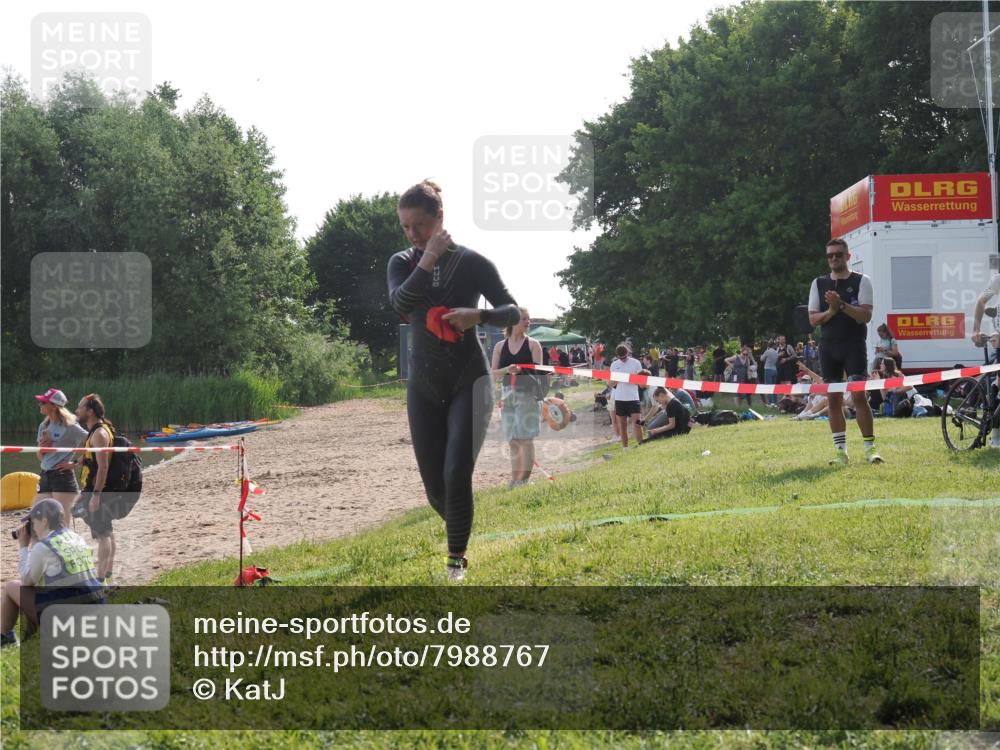 15.06.2025 - 27. Vierlanden-Triathlon KatJ http://msf.ph/oto/7988767 15.06.2025 09:06:16 Schwimmen 216 meine-sportfotos.de