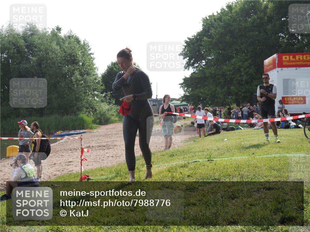 15.06.2025 - 27. Vierlanden-Triathlon KatJ http://msf.ph/oto/7988776 15.06.2025 09:06:16 Schwimmen 216 meine-sportfotos.de