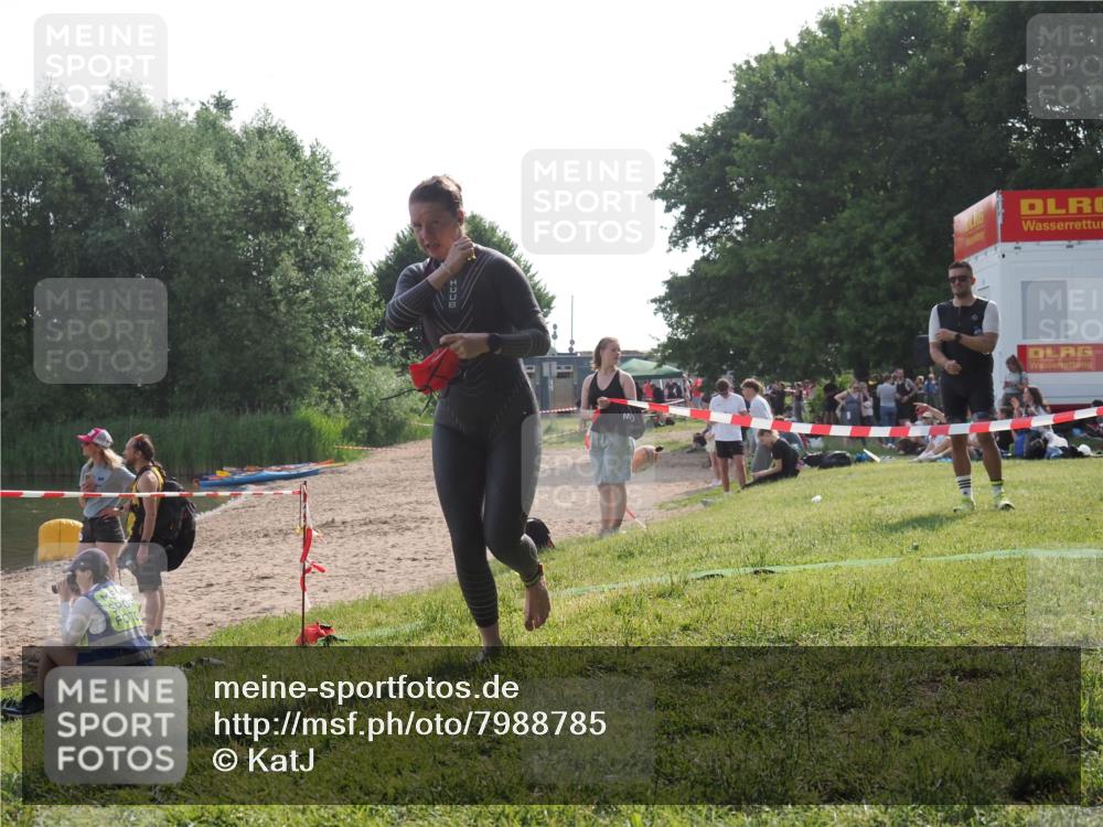15.06.2025 - 27. Vierlanden-Triathlon KatJ http://msf.ph/oto/7988785 15.06.2025 09:06:16 Schwimmen 216 meine-sportfotos.de
