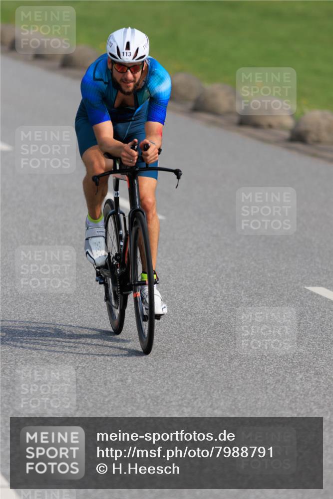 15.06.2025 - 27. Vierlanden-Triathlon H.Heesch http://msf.ph/oto/7988791 15.06.2025 09:28:28 Radfahren 113, 154 meine-sportfotos.de