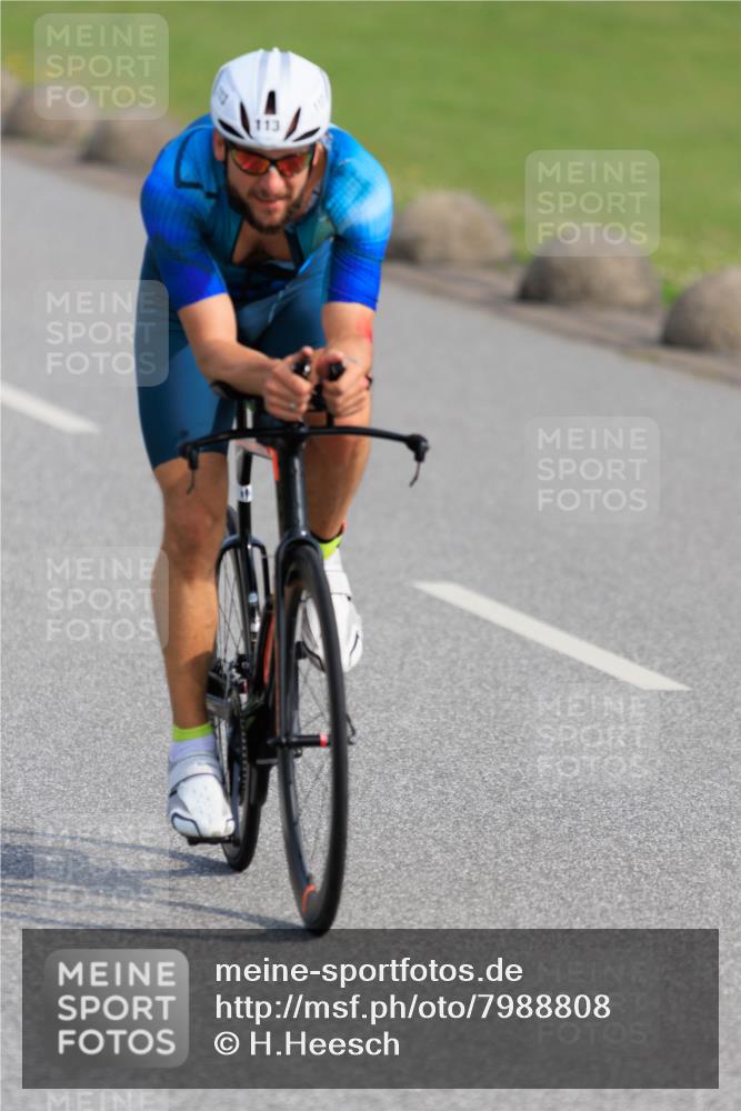 15.06.2025 - 27. Vierlanden-Triathlon H.Heesch http://msf.ph/oto/7988808 15.06.2025 09:28:28 Radfahren 113, 154 meine-sportfotos.de