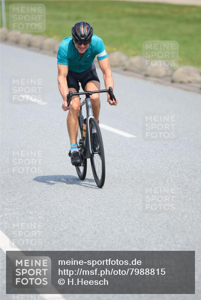 21.06.2025 - 27. Vierlanden-Triathlon H.Heesch http://msf.ph/oto/7988815 15.06.2025 11:44:18 Radfahren 668, 953 meine-sportfotos.de