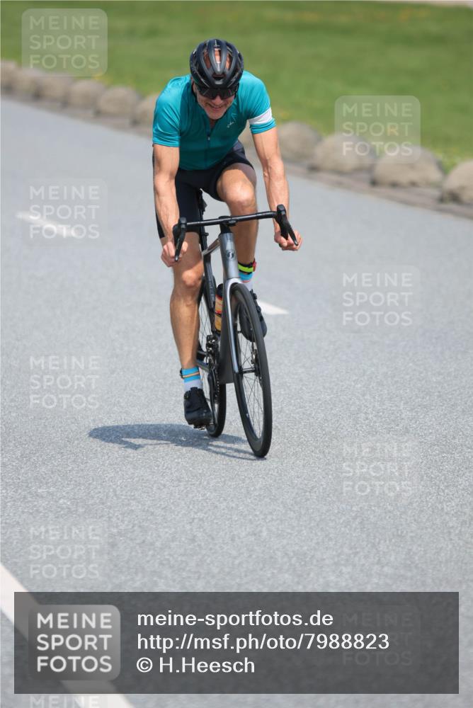 21.06.2025 - 27. Vierlanden-Triathlon H.Heesch http://msf.ph/oto/7988823 15.06.2025 11:44:18 Radfahren 668, 953 meine-sportfotos.de