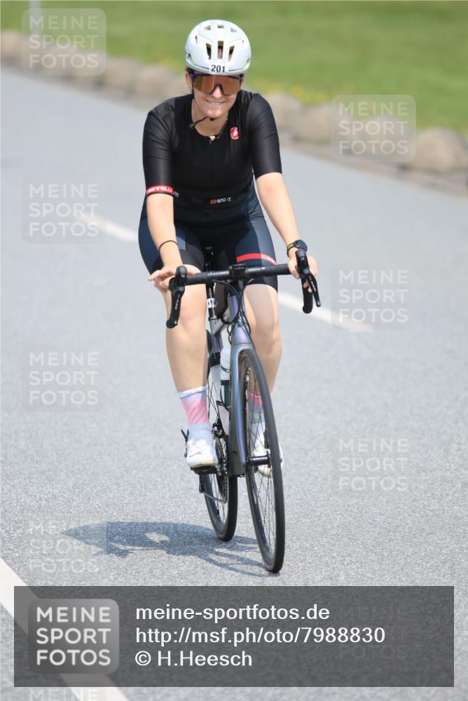 21.06.2025 - 27. Vierlanden-Triathlon H.Heesch http://msf.ph/oto/7988830 15.06.2025 11:44:33 Radfahren 201 meine-sportfotos.de