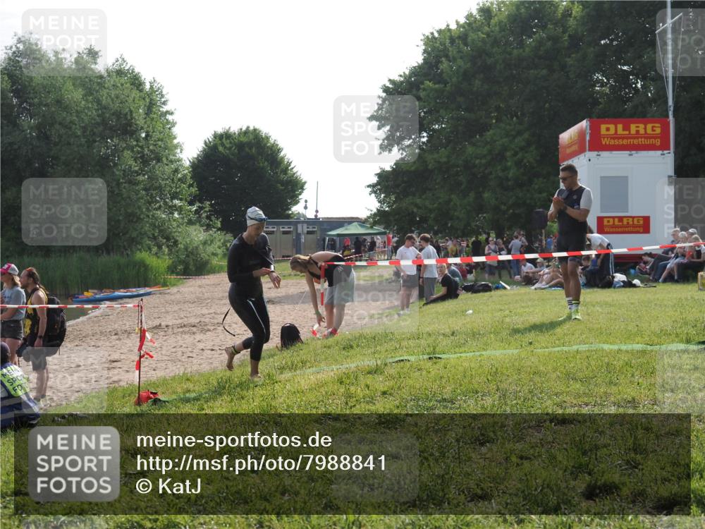 15.06.2025 - 27. Vierlanden-Triathlon KatJ http://msf.ph/oto/7988841 15.06.2025 09:06:58 Schwimmen 212, 251 meine-sportfotos.de