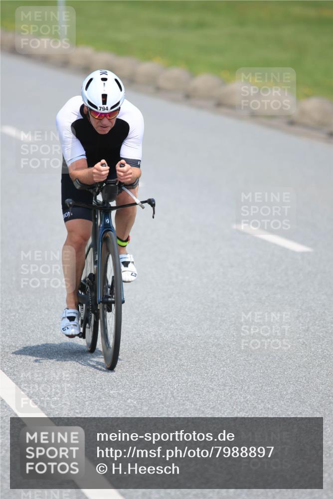 21.06.2025 - 27. Vierlanden-Triathlon H.Heesch http://msf.ph/oto/7988897 15.06.2025 11:45:22 Radfahren 212, 723, 794, 797, 841, 947 meine-sportfotos.de