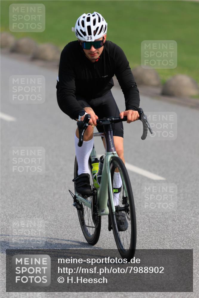 15.06.2025 - 27. Vierlanden-Triathlon H.Heesch http://msf.ph/oto/7988902 15.06.2025 09:29:32 Radfahren 23 meine-sportfotos.de