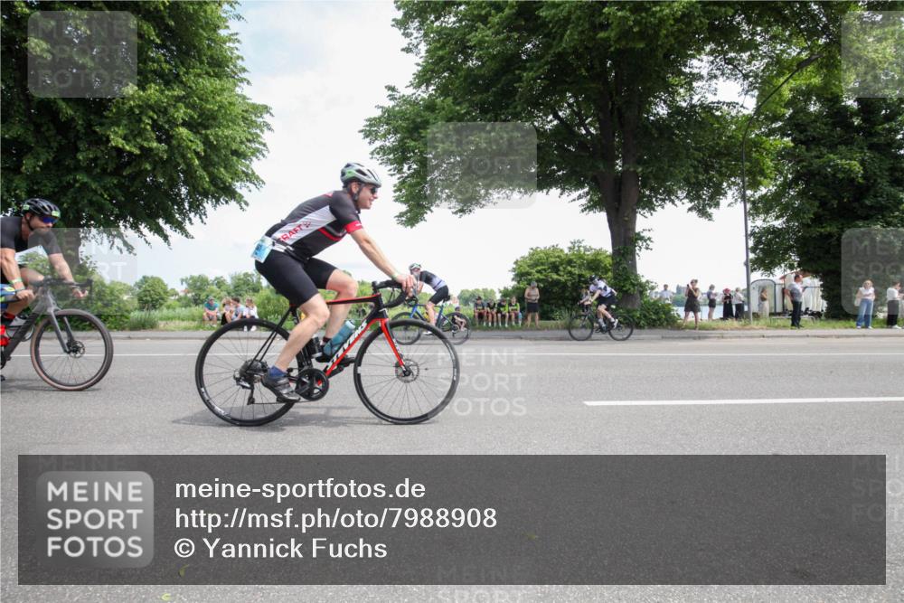 15.06.2025 - 7 Türme Triathlon Yannick Fuchs http://msf.ph/oto/7988908 15.06.2025 12:58:50 Radfahren 402, 527, 665, 681, 701, 707, 719, 1182 meine-sportfotos.de