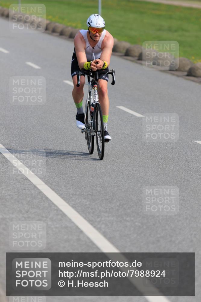 15.06.2025 - 27. Vierlanden-Triathlon H.Heesch http://msf.ph/oto/7988924 15.06.2025 09:30:06 Radfahren 109, 115, 139, 167 meine-sportfotos.de