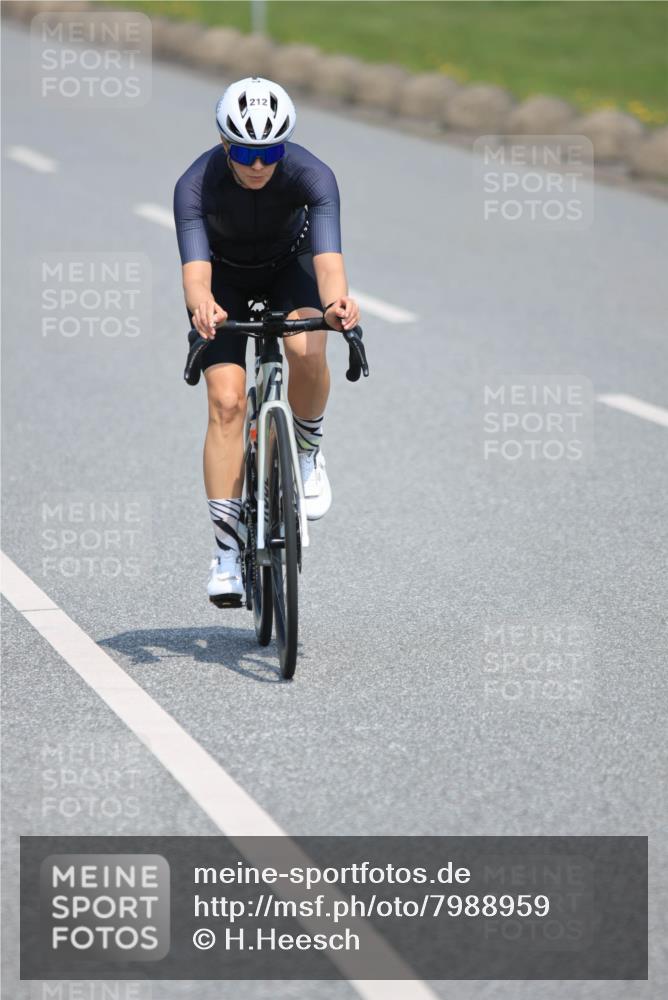 21.06.2025 - 27. Vierlanden-Triathlon H.Heesch http://msf.ph/oto/7988959 15.06.2025 11:45:27 Radfahren 212, 723, 728, 797, 841 meine-sportfotos.de