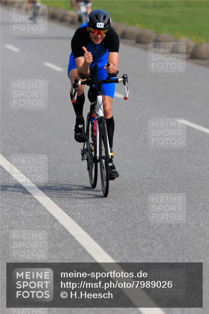 15.06.2025 - 27. Vierlanden-Triathlon H.Heesch http://msf.ph/oto/7989026 15.06.2025 09:30:15 Radfahren 32, 144 meine-sportfotos.de