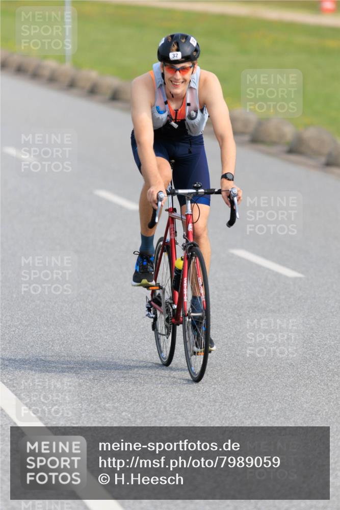 15.06.2025 - 27. Vierlanden-Triathlon H.Heesch http://msf.ph/oto/7989059 15.06.2025 09:30:23 Radfahren 32 meine-sportfotos.de