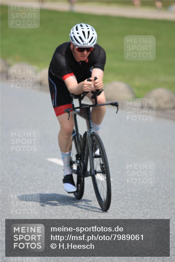 21.06.2025 - 27. Vierlanden-Triathlon H.Heesch http://msf.ph/oto/7989061 15.06.2025 11:46:03 Radfahren 32, 658, 803 meine-sportfotos.de