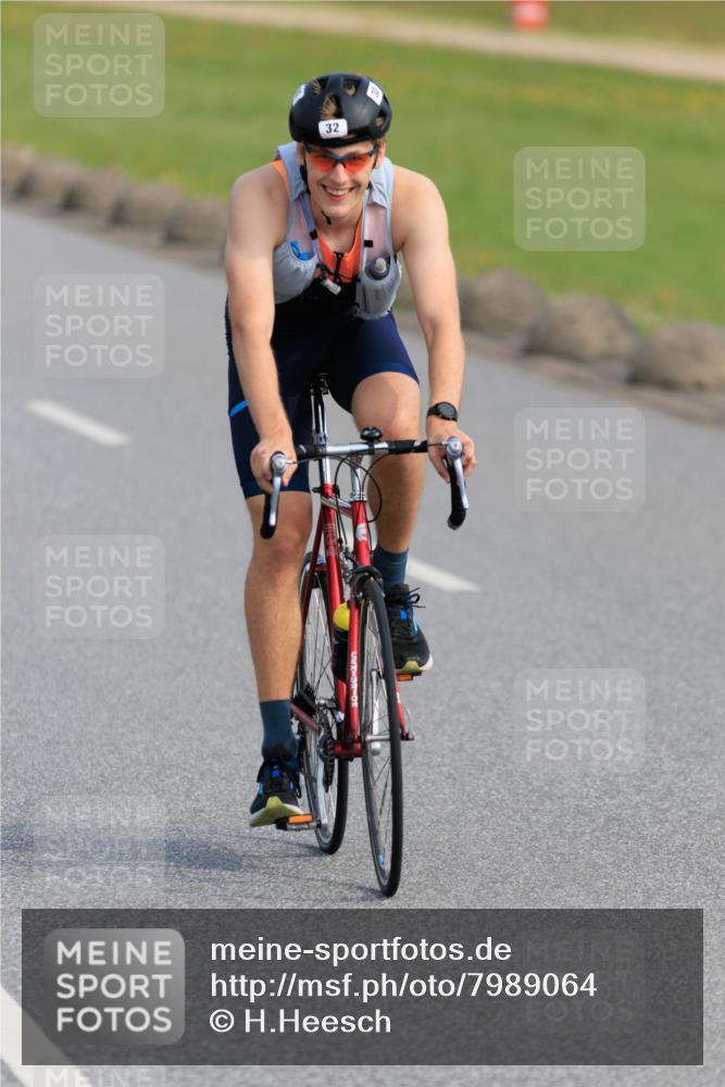 15.06.2025 - 27. Vierlanden-Triathlon H.Heesch http://msf.ph/oto/7989064 15.06.2025 09:30:23 Radfahren 32 meine-sportfotos.de