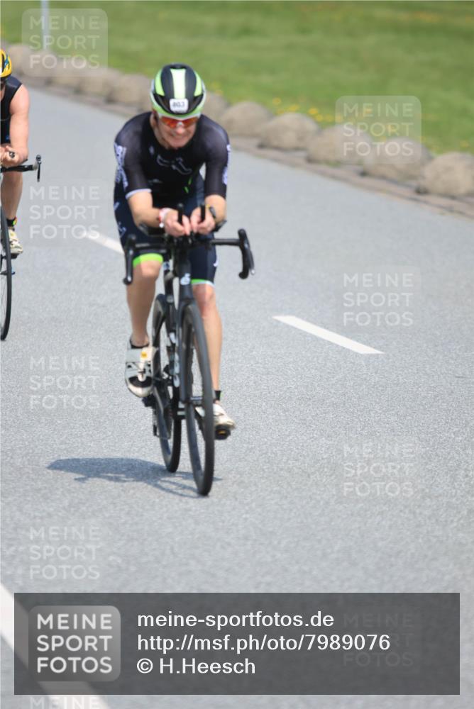 21.06.2025 - 27. Vierlanden-Triathlon H.Heesch http://msf.ph/oto/7989076 15.06.2025 11:46:08 Radfahren 215, 663, 743, 803, 886 meine-sportfotos.de