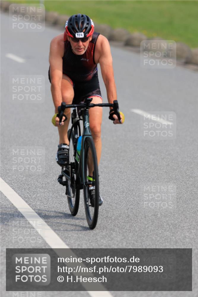 15.06.2025 - 27. Vierlanden-Triathlon H.Heesch http://msf.ph/oto/7989093 15.06.2025 09:30:32 Radfahren 174 meine-sportfotos.de