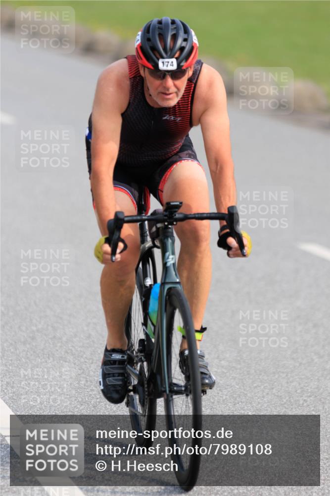 15.06.2025 - 27. Vierlanden-Triathlon H.Heesch http://msf.ph/oto/7989108 15.06.2025 09:30:33 Radfahren 174 meine-sportfotos.de