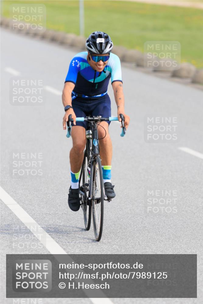 15.06.2025 - 27. Vierlanden-Triathlon H.Heesch http://msf.ph/oto/7989125 15.06.2025 09:31:03 Radfahren 70 meine-sportfotos.de