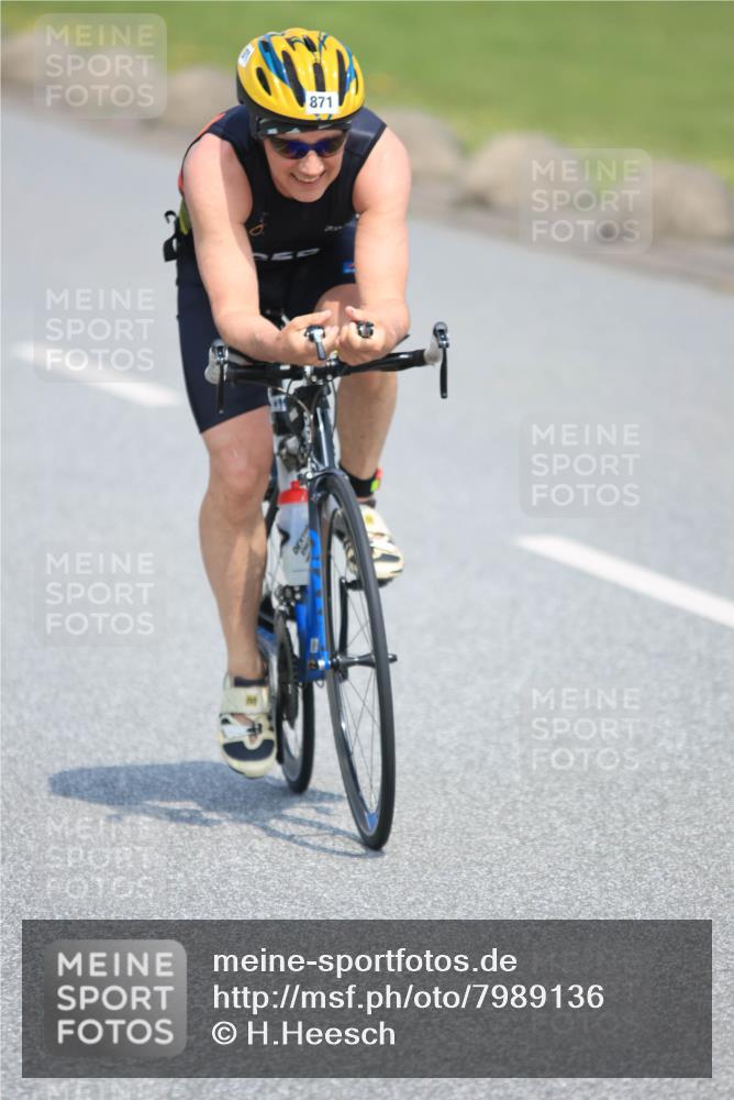 21.06.2025 - 27. Vierlanden-Triathlon H.Heesch http://msf.ph/oto/7989136 15.06.2025 11:46:09 Radfahren 215, 663, 743, 803, 886 meine-sportfotos.de