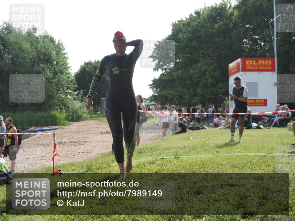 15.06.2025 - 27. Vierlanden-Triathlon KatJ http://msf.ph/oto/7989149 15.06.2025 09:07:05 Schwimmen 212, 231, 251 meine-sportfotos.de