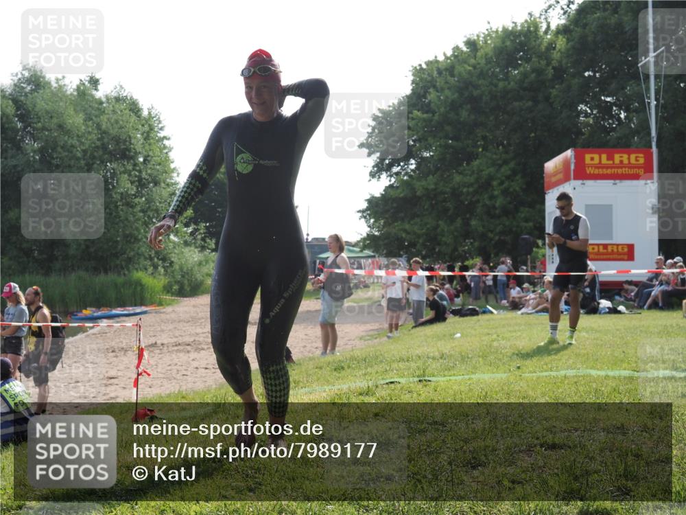15.06.2025 - 27. Vierlanden-Triathlon KatJ http://msf.ph/oto/7989177 15.06.2025 09:07:05 Schwimmen 212, 231, 251 meine-sportfotos.de