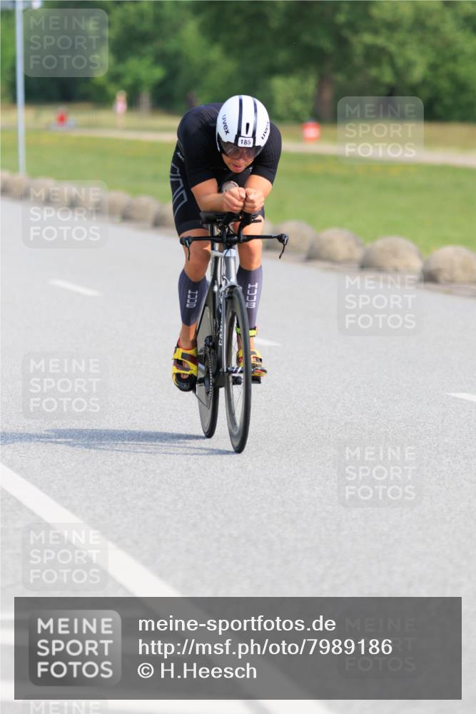 15.06.2025 - 27. Vierlanden-Triathlon H.Heesch http://msf.ph/oto/7989186 15.06.2025 09:32:01 Radfahren 18, 38, 93, 178, 185, 193, 225 meine-sportfotos.de
