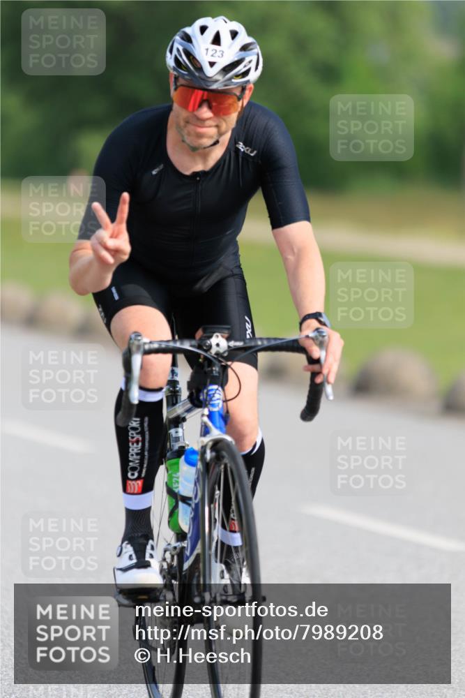15.06.2025 - 27. Vierlanden-Triathlon H.Heesch http://msf.ph/oto/7989208 15.06.2025 09:32:11 Radfahren 123, 225 meine-sportfotos.de