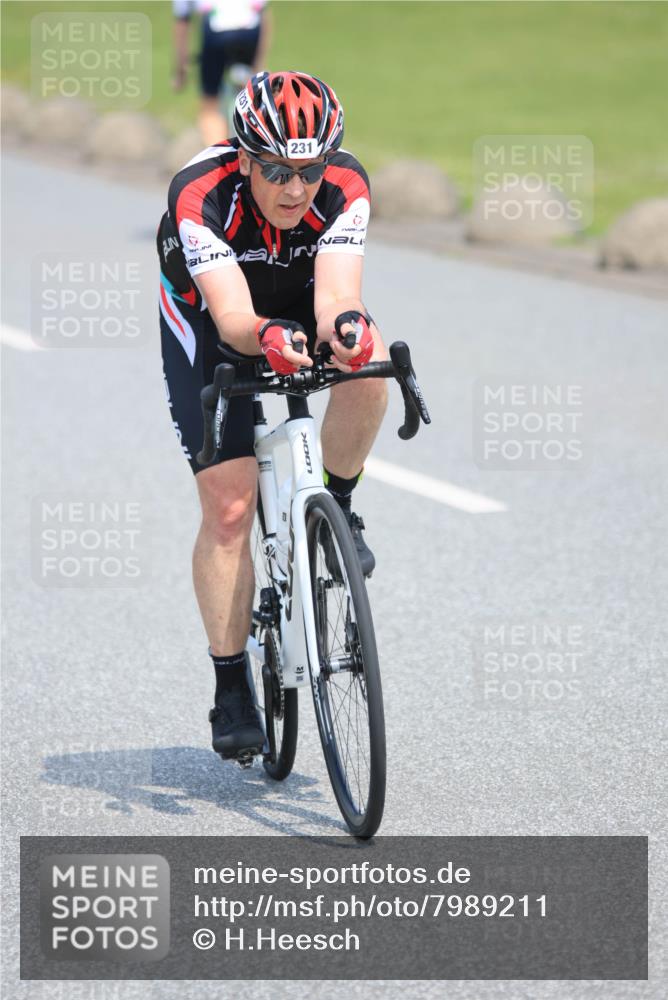 21.06.2025 - 27. Vierlanden-Triathlon H.Heesch http://msf.ph/oto/7989211 15.06.2025 11:46:21 Radfahren 231, 640, 805 meine-sportfotos.de