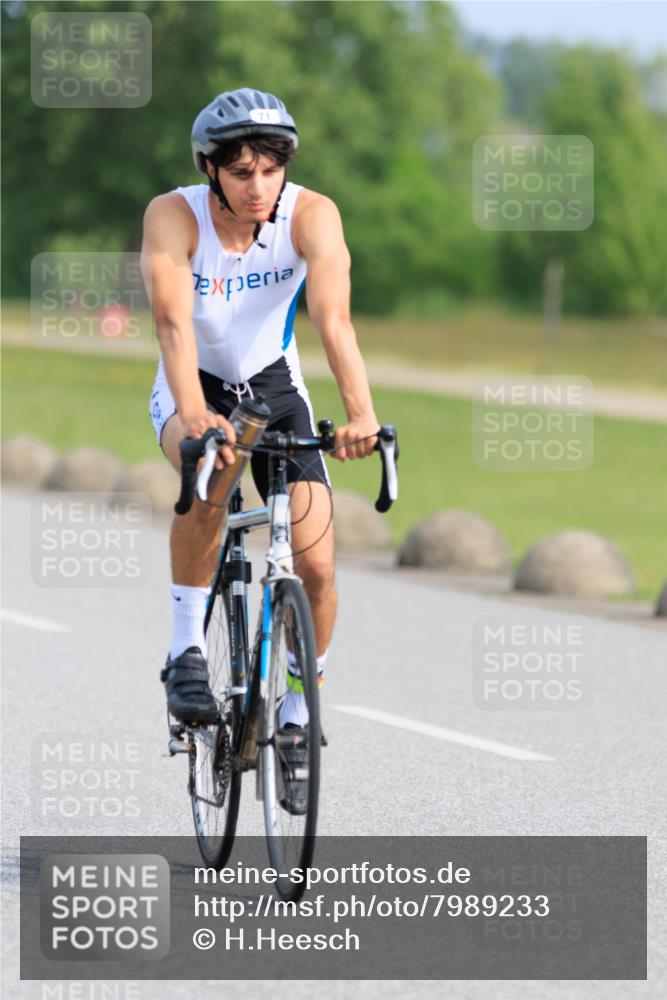 15.06.2025 - 27. Vierlanden-Triathlon H.Heesch http://msf.ph/oto/7989233 15.06.2025 09:32:47 Radfahren 71, 72, 81, 84, 180, 232 meine-sportfotos.de